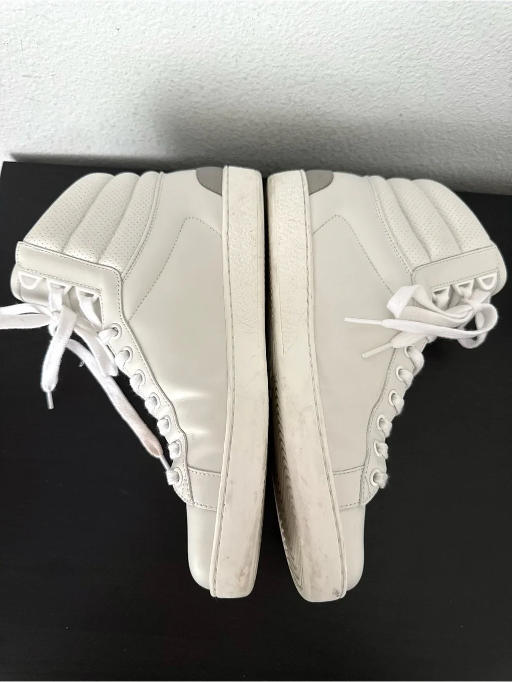 EUC Gucci Ace Interlocking G Logo White Leather High Top Sneakers